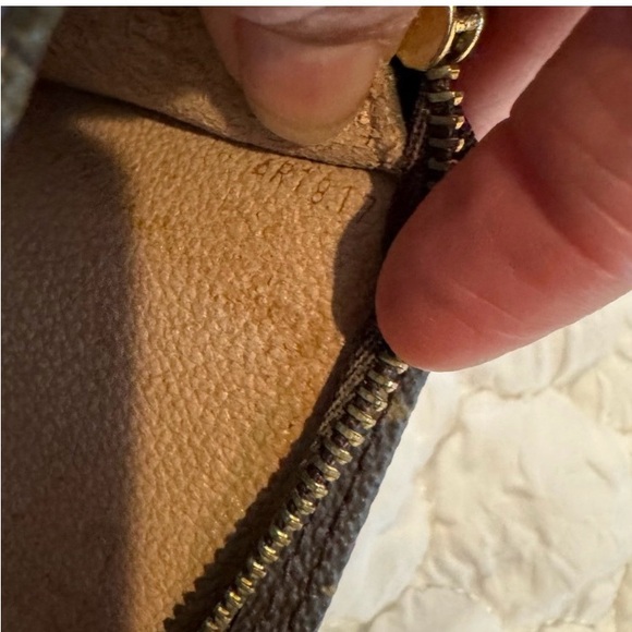 Authe Louis Vuitton monogram PM pouch - Picture 10 of 10